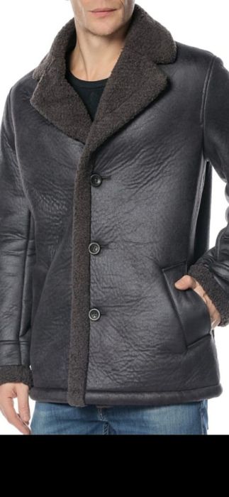 Jacheta iarnă Guess, model 2026