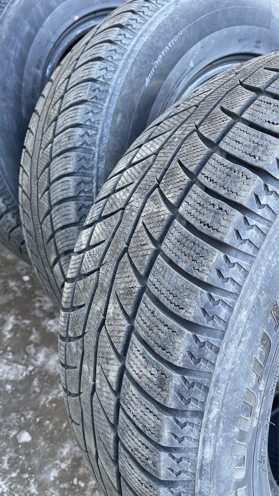 Продам зимнию резину 285/60R18