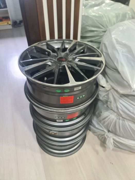 Комплект дисков литые R18