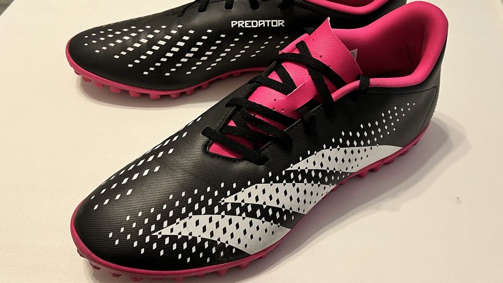 Incaltaminte “Adidas Predator Acciracy 4”