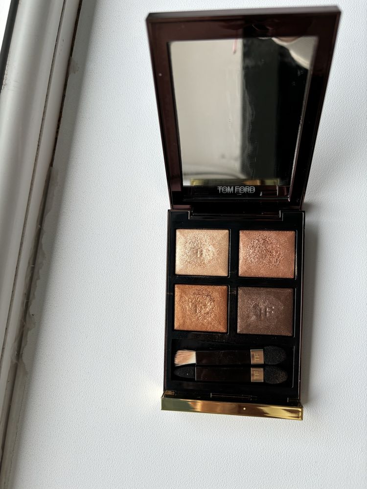 Paleta tom ford-04 suspicios