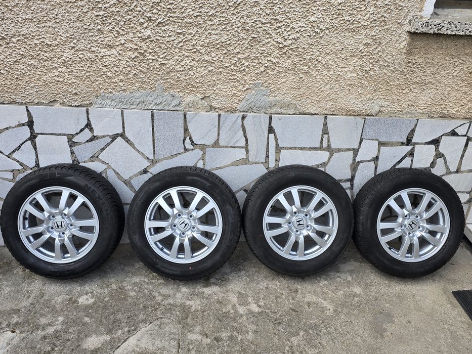 16" 5х114.3 оригинални джанти със зимни гуми 215/60/16 за Хонда Акорд