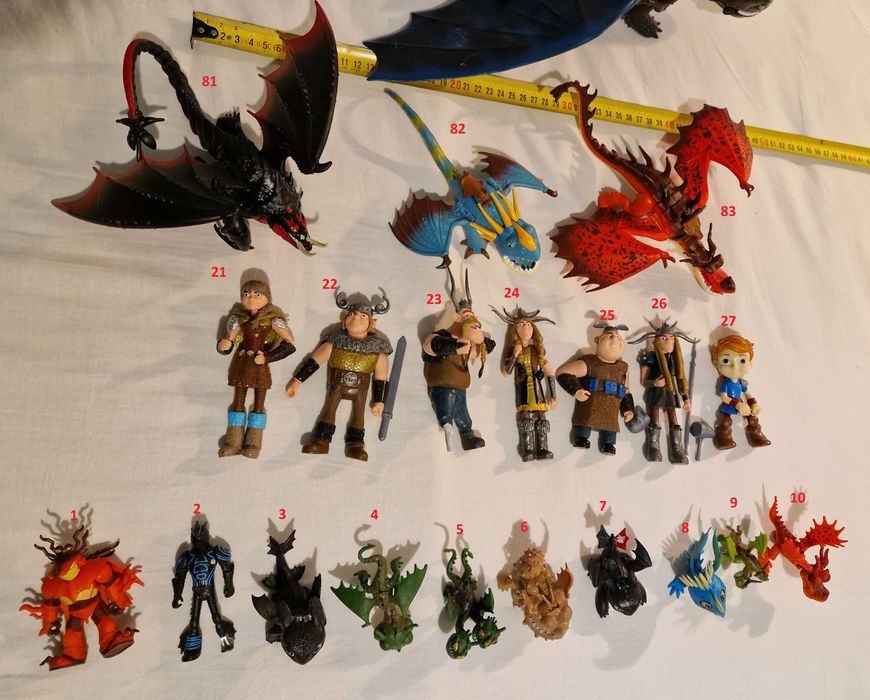 Много редки фигурки на дракони  „How To Train Your Dragon“ и Динозаври