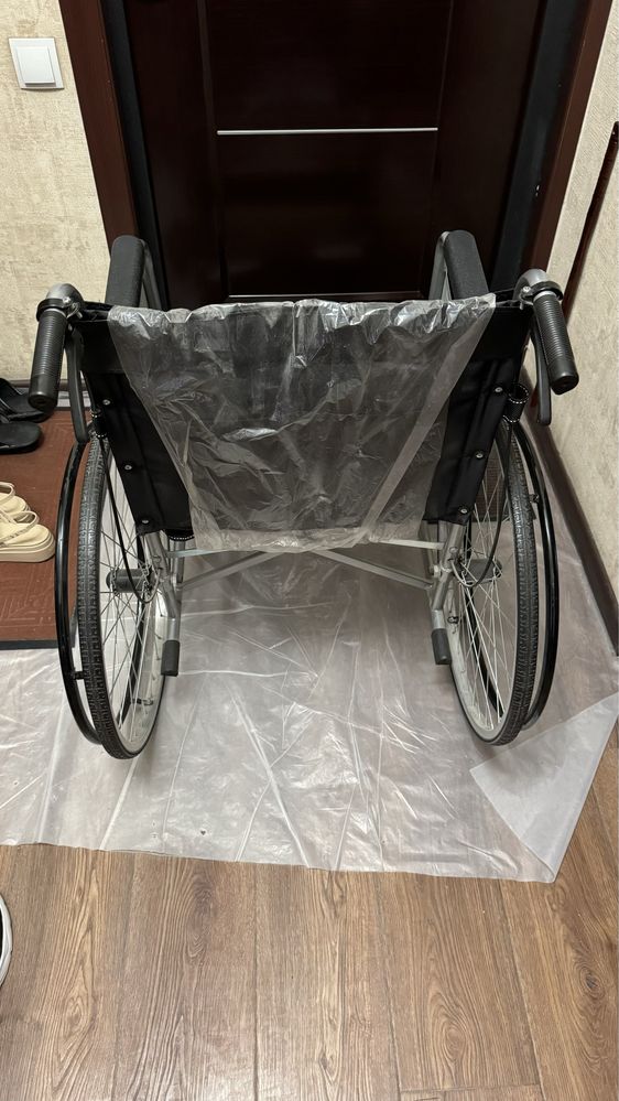 Инвалидная коляска, складывающаяся