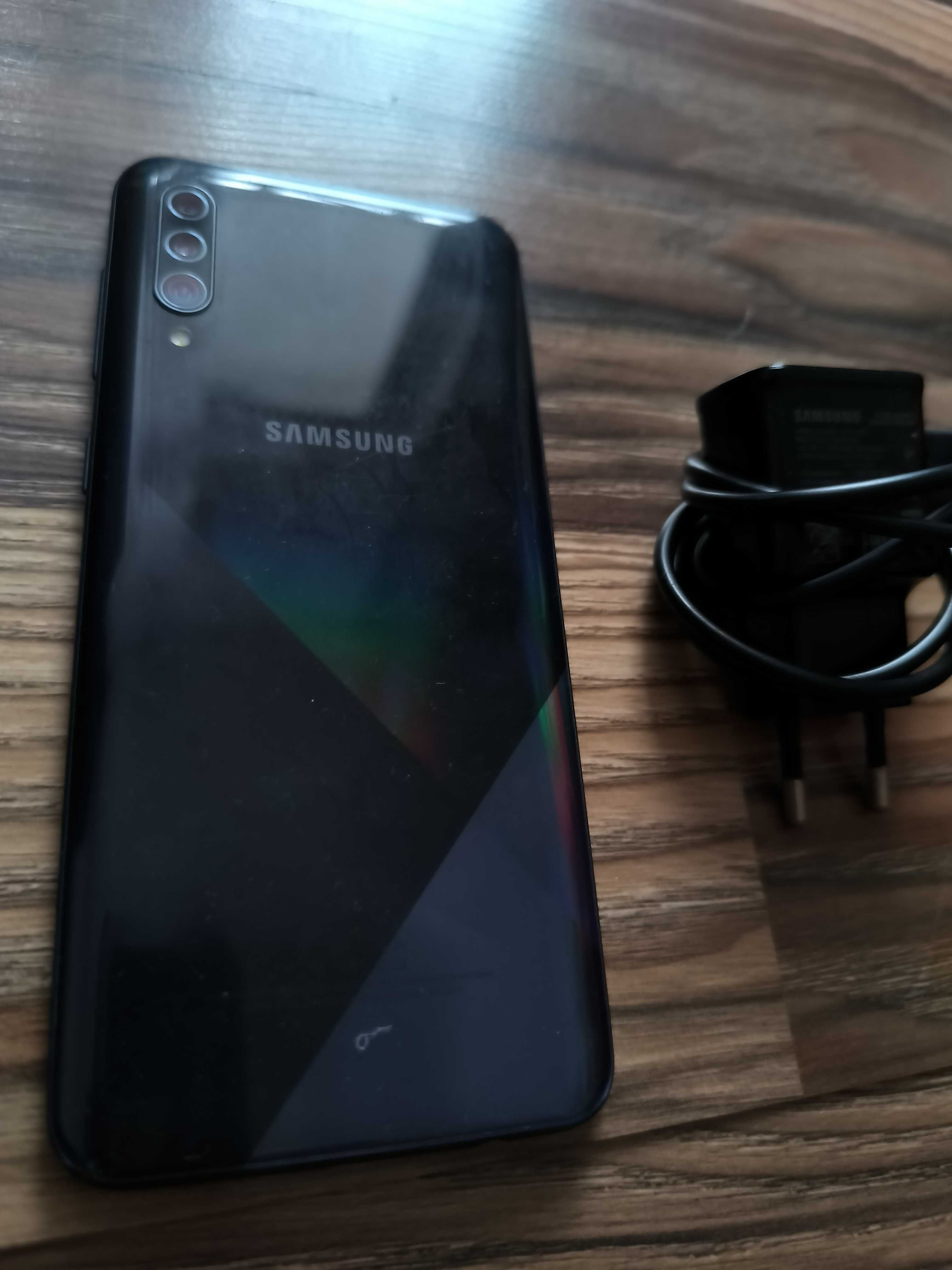 Vând telefon Samsung Galaxy A 30.
