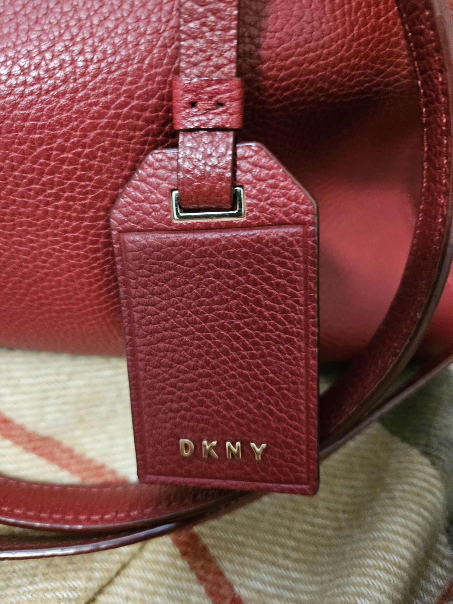 Оригинална чанта DKNY