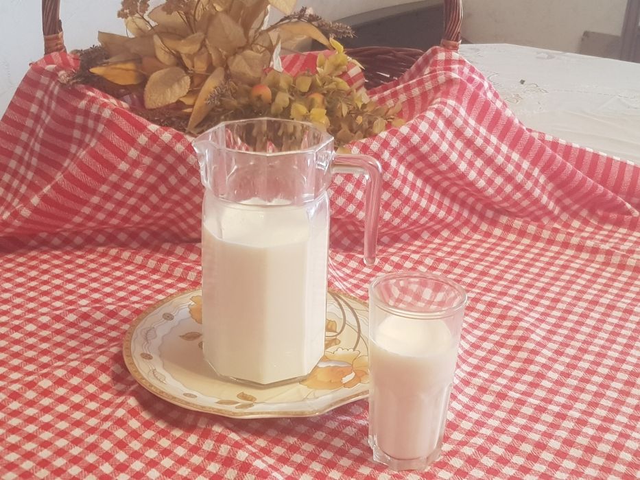 Молоко домашнее.