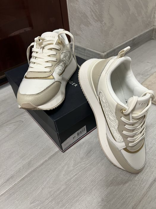 Сникърси - спортни обувки