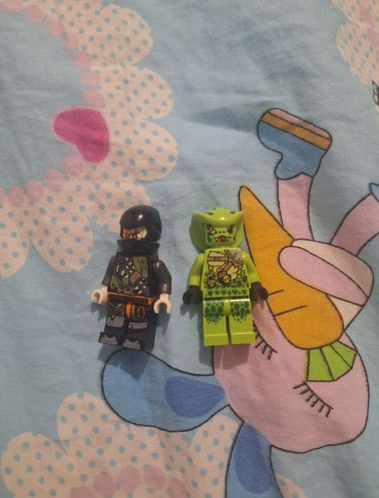Vând figurine lego ninjago