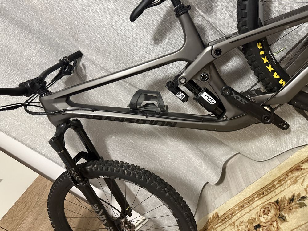 Bicicleta full suspensie full carbon