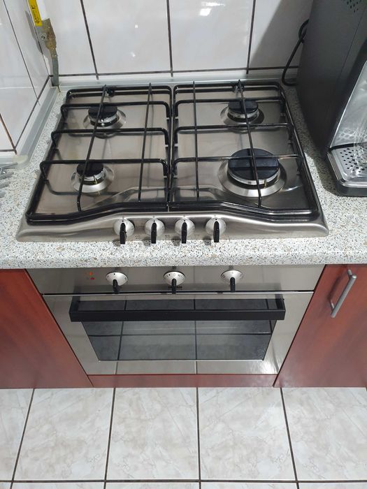 Vând cuptor electric și  plită pe gaz ZANUSSI, în stare foarte bună