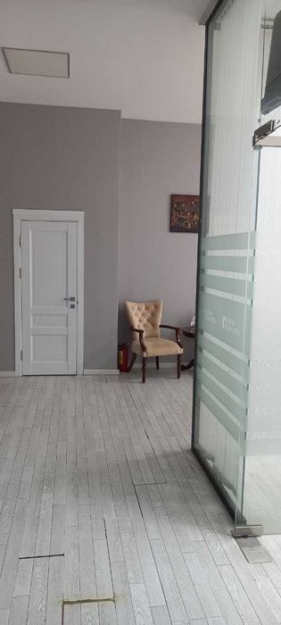 Ijaraga noturar 383 m2 ofislar uchun X Olimjon, Darxonda topshiriladi.