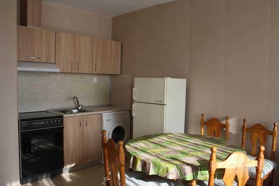 Дава се под наем Тристаен апартамент в Бургас, Център - 110 кв.м за 397.8 € - Снимка #1