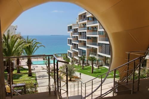 Продава се Двустаен апартамент в к.к. Слънчев бряг - 68 кв.м за 1471 €/кв.м - Снимка #2