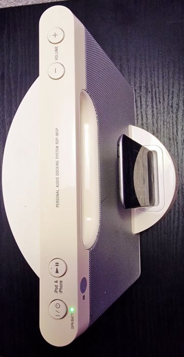 Boxă Portabilă Sony RDP-M5iP (Baterii/AC) + iPod Apple 32 GB - Pachet