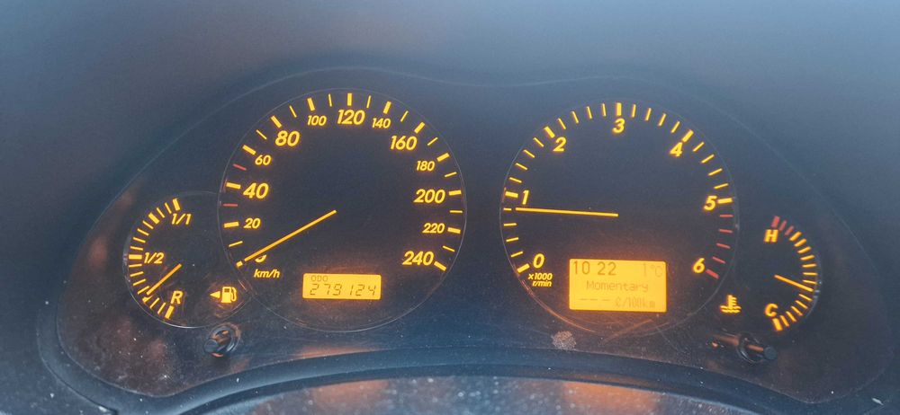 toyota avensis 2.2