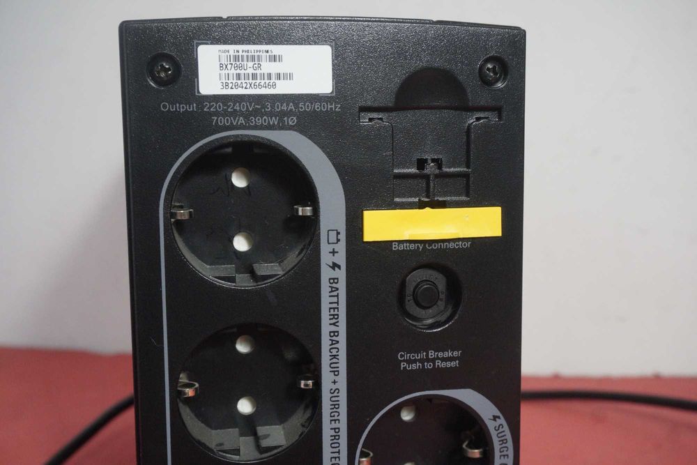 UPS устройство APC Back-UPS 700 390W с новa батерия/ Вкл.ДДС