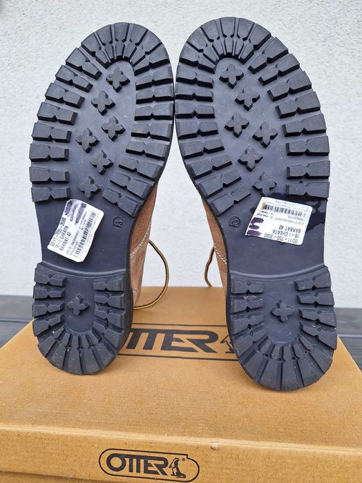 Ghete / bocanci Otter, piele întoarsa, noi, măsura 42