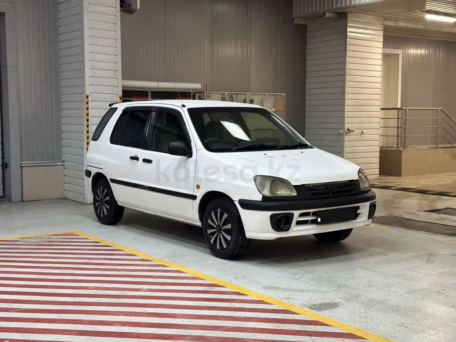 Toyota Raum 1998г