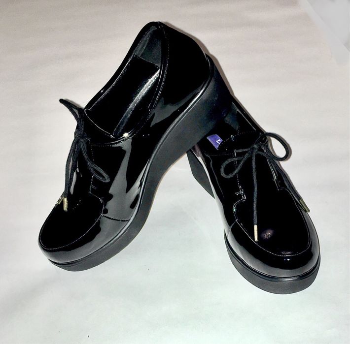 Почти новые женские лаковые полуботинки, размер 37, осень/весна