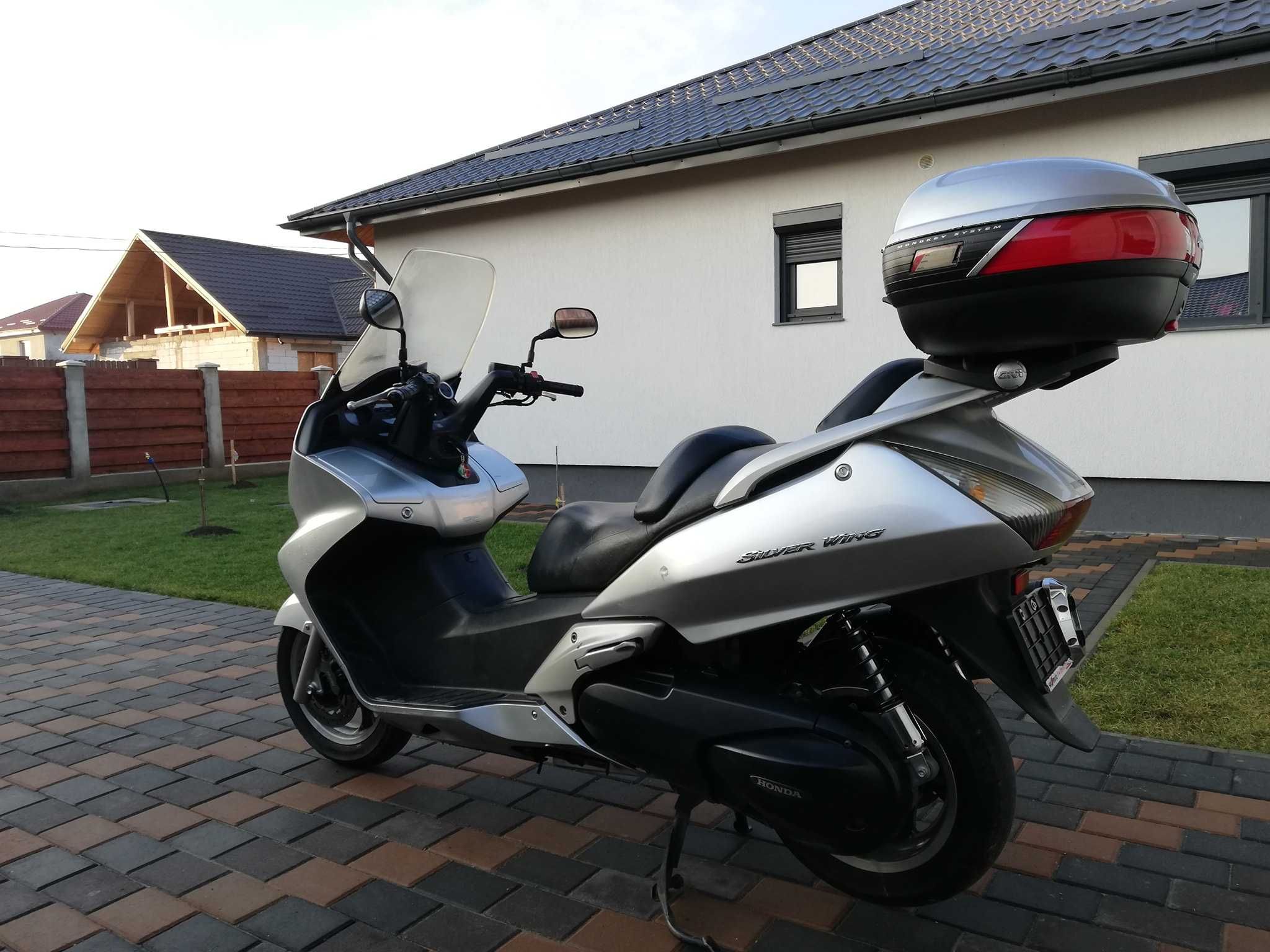 Honda Silver Wing 600