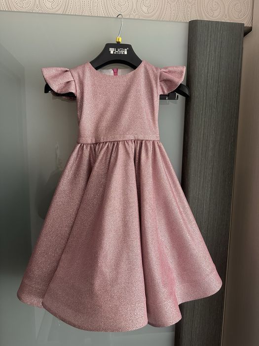 Красивое нарядное платье