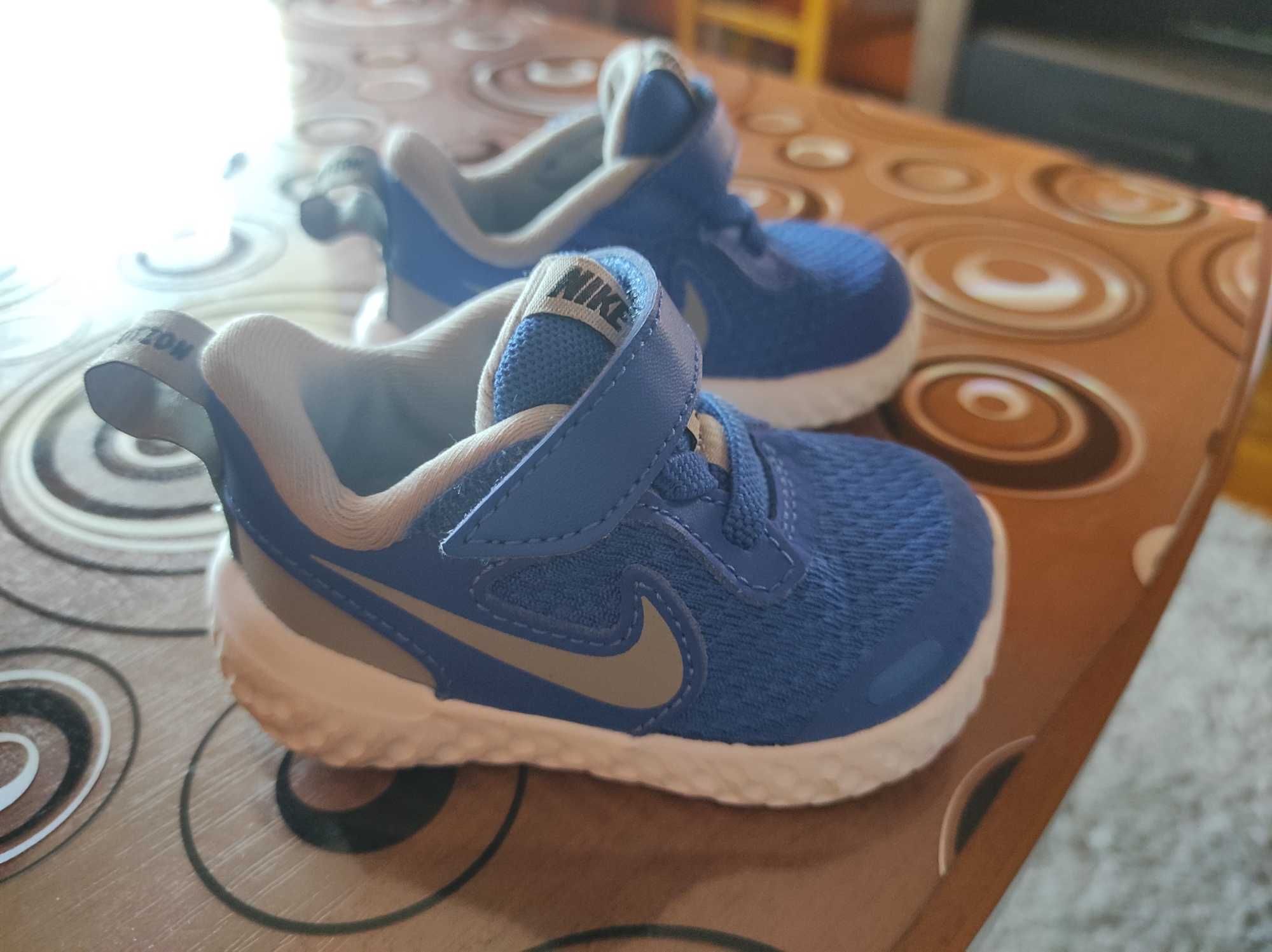 Детски маратонки Nike Revolution 5