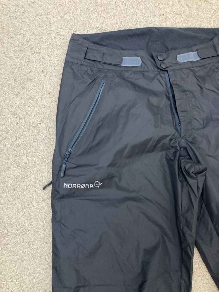 Pantaloni goretex Norrona M suprapantaloni