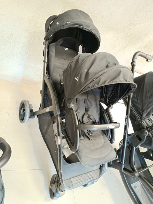Cărucior dublu Joie Evalite Duo de culoare neagră