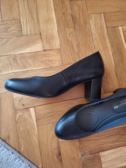 Дамски обувки със среден ток