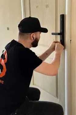 Круглосуточное вскрытие замков. Квартиры, авто, сейфы, гаражи