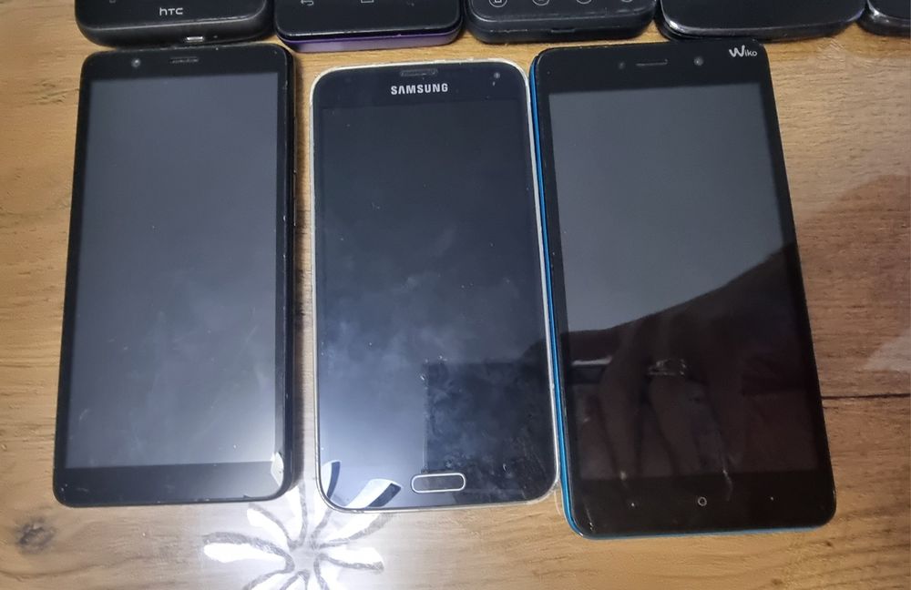 Различни видове смартфони за части