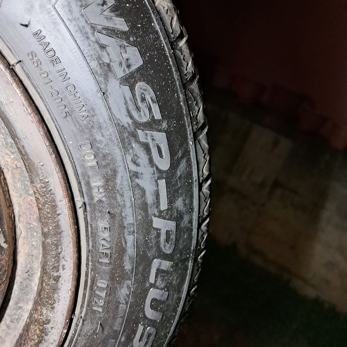 Vand roti cu cauciucuri de ford fista 2004