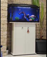 Продавам оборудван аквариум  110 литра с шкаф