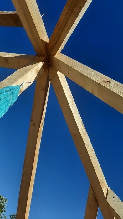 Construim case la rosu sau la cheie