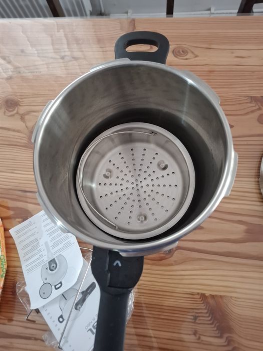 Тенджера под налягане Tefal