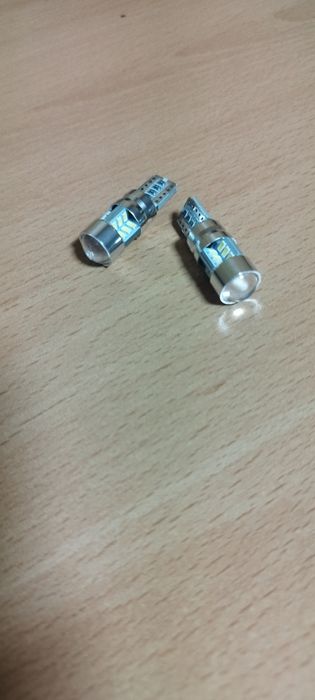 Продавам крушки Н7 white Strobe LED и T10/W5W Strobe LED комплект