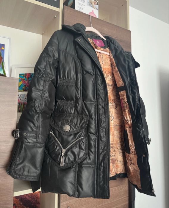 Geaca puf M, calduroasa si eleganta, gluga si cordon