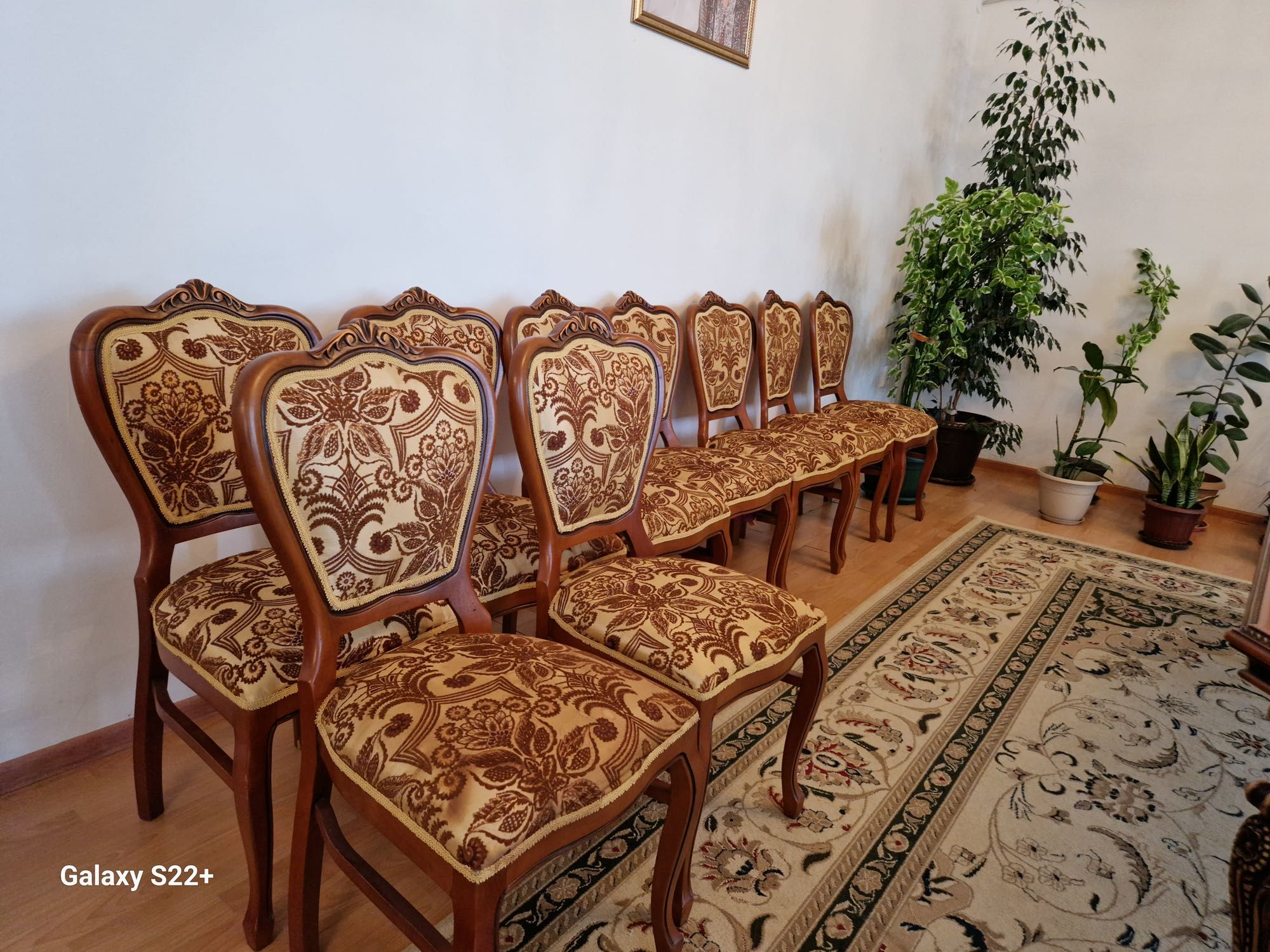 Стол и стулья на 12 персон и более!