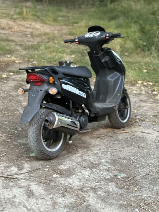 Vand scuter pe benzina