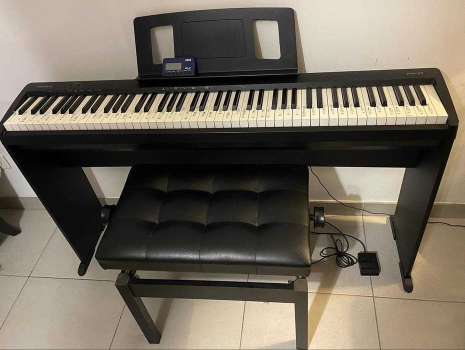 Продавам електрическо пиано Roland FP-10-BK – като ново.