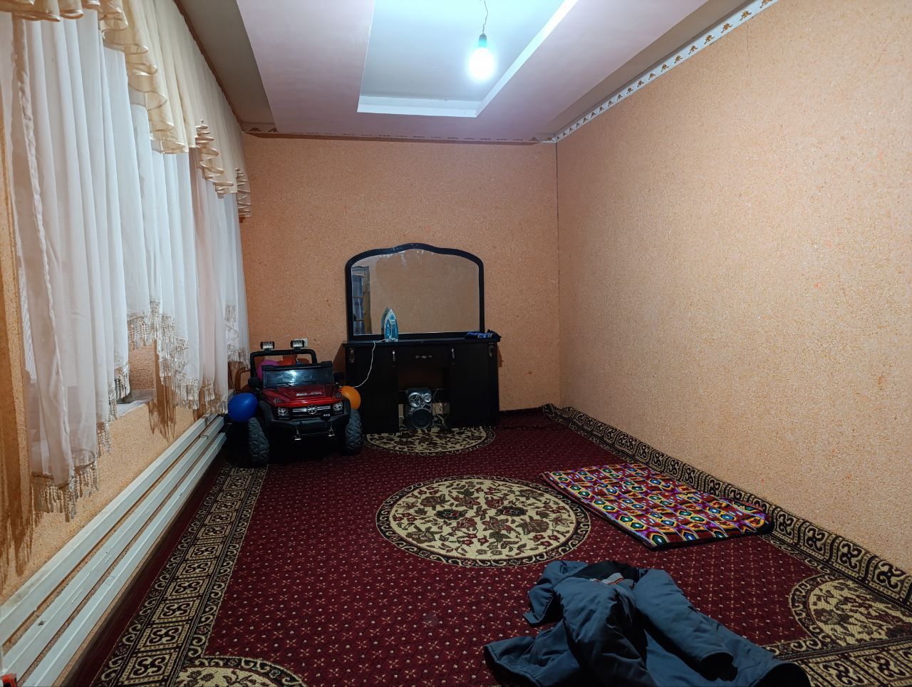 Уй сотилади Уйни размери 18 га 8 метр 5 Хонали Йерни умумий майдони 21