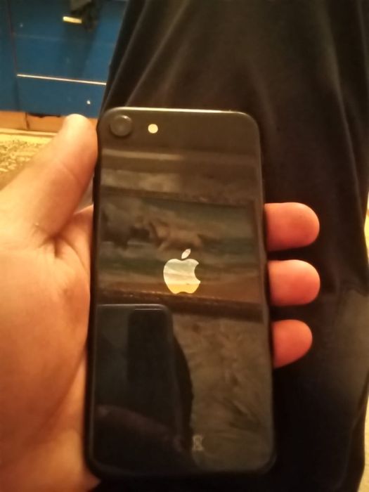 Продам айфон се 2020