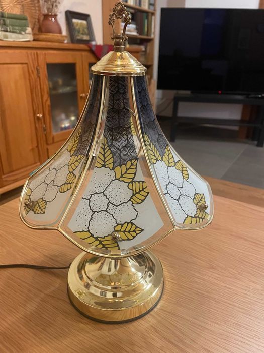 Настолна електрическа лампа