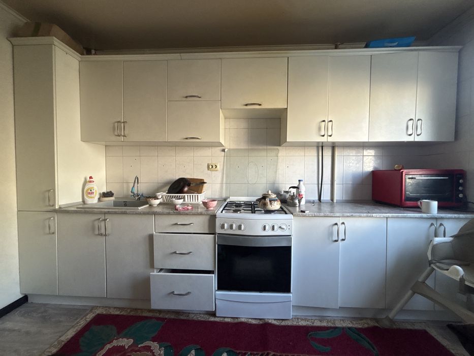 Продам кухонную гарнитуру и др.