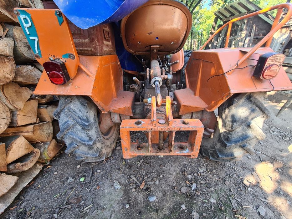 Tractoras articulat