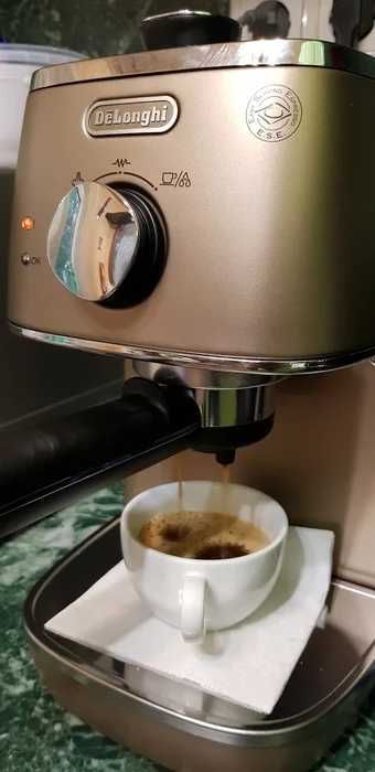 Кофеварка рожковая DeLonghi ECI 341.CP коричневый