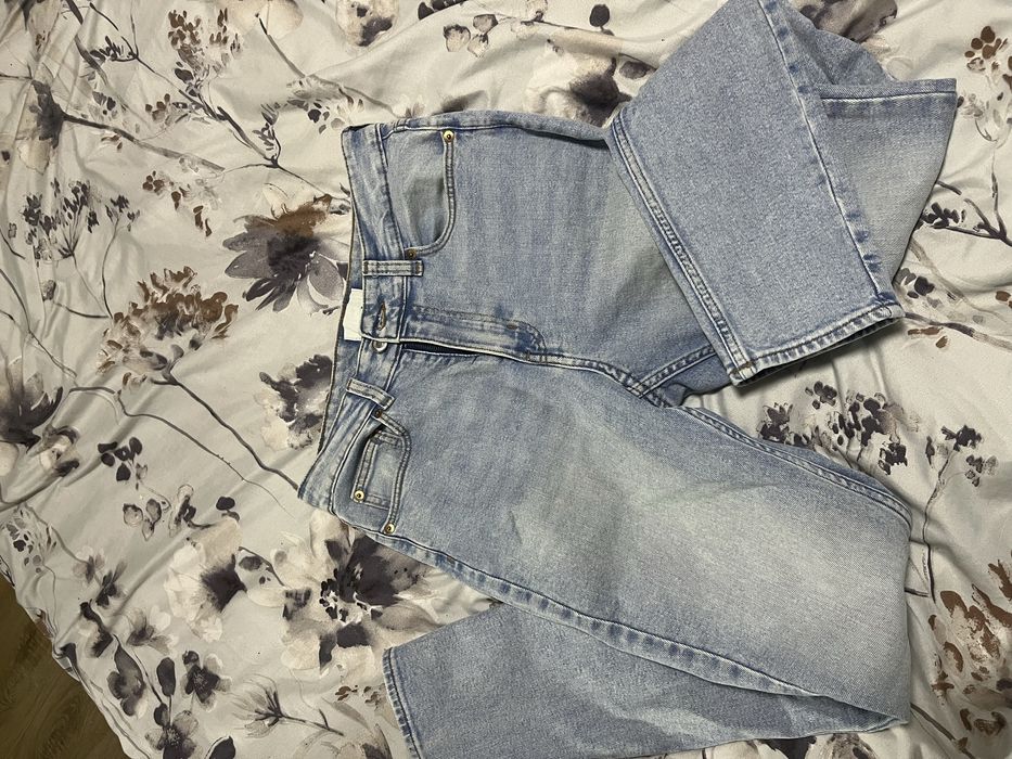 Blugi H&M albastri fara defect, nu sunt rupti