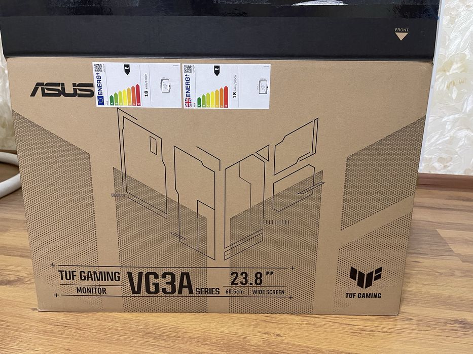 Монитор Asus и клавиатура