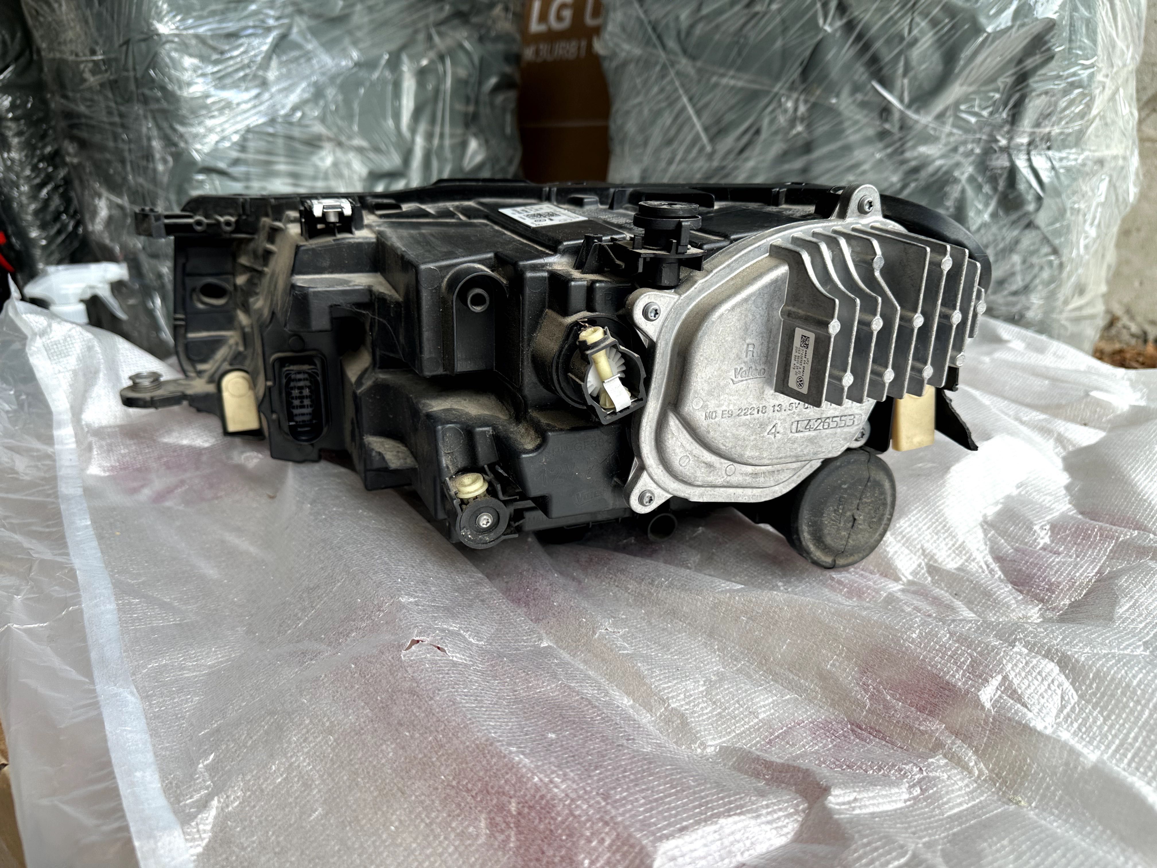 Десен фар за VW T Cross Full LED